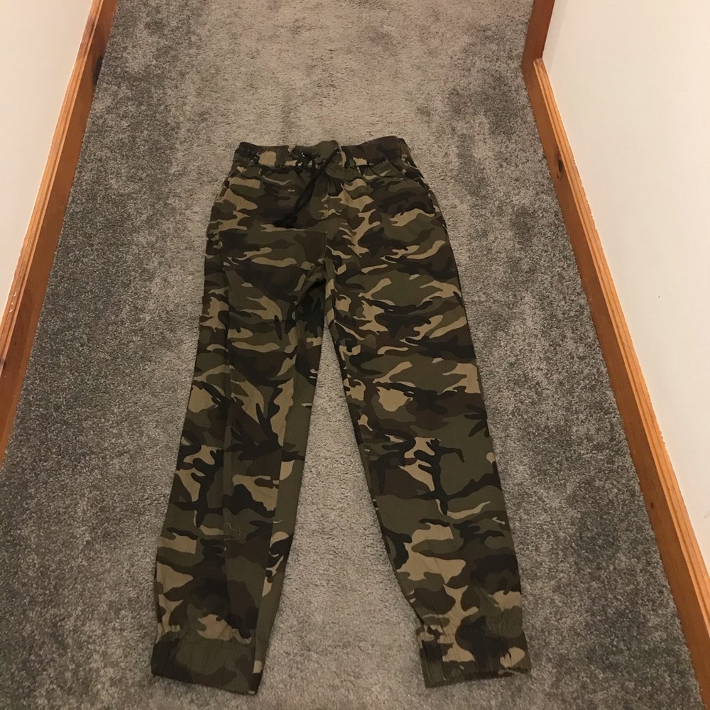Meshki Camo Joggers - XL - NWT